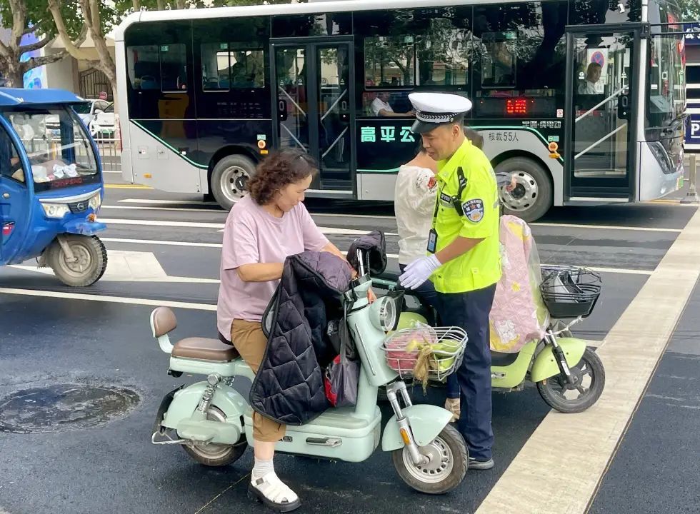  小城微光 平凡堅守！“百變交警”趙永慶